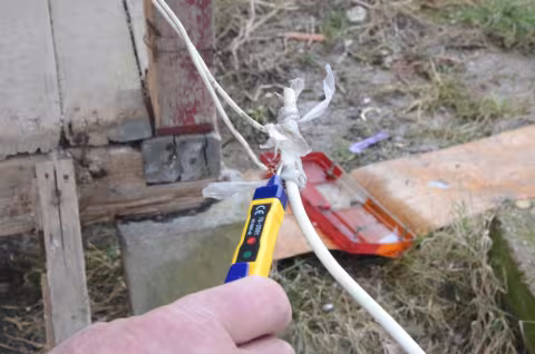 Lakásfoglalót, áramtolvajokat is fogtak az ellenőrzésen