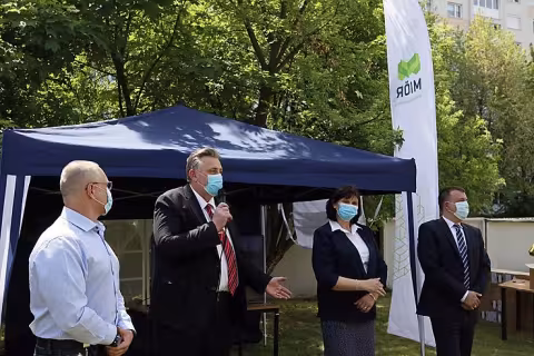MEGKÖSZÖNTÉK MEGFESZÍTETT MUNKÁJUKAT