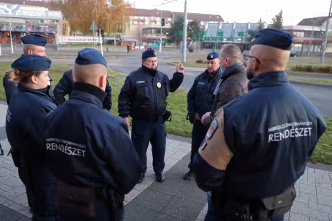 Akcióban a rendészek az Újgyőri főtéren