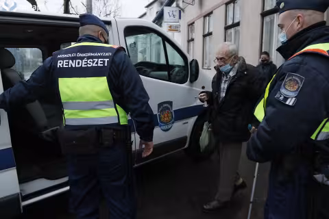 A RENDÉSZET ÚJRA SEGÍT, EZÚTTAL AZ OLTÁSI TERVBE KAPCSOLÓDTAK BE